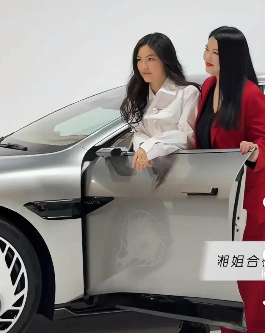 李湘再次为15岁女儿王诗龄准备惊喜礼物，这次直接送出一辆价值70万的豪车，并坦言