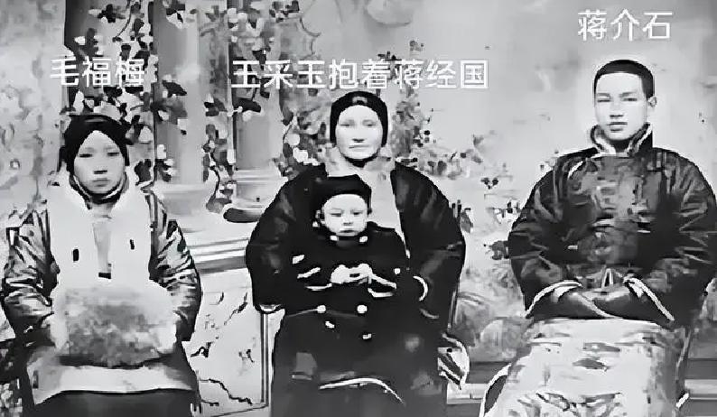 蒋介石私生活有多混乱？贴身秘书晚年才敢说破，宋美龄的做法绝了。蒋介石的私生活有多混乱？很多人都只看到