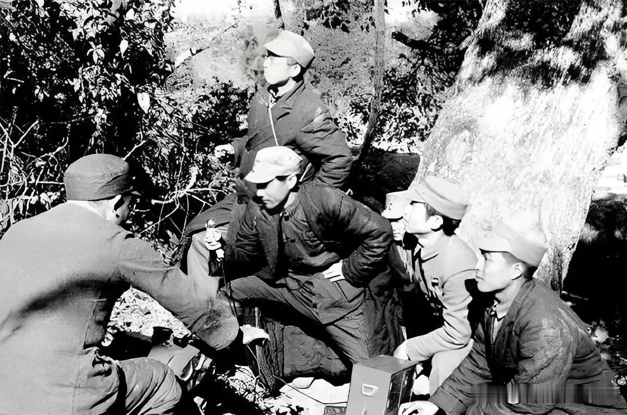 1942年，70多名八路军在寺庙入睡。一战士半夜小便，忽然瞪大眼睛，高喊：“鬼子