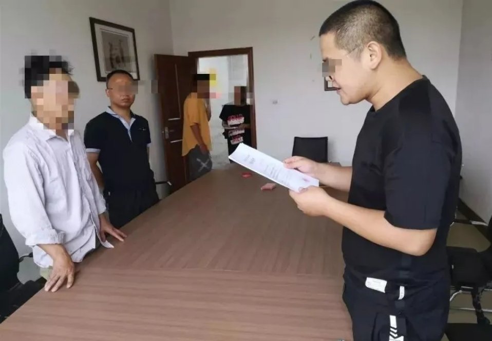 天津一名老人，不顾子女阻拦，自作主张将300万的自住房，以100元卖给了自己的长