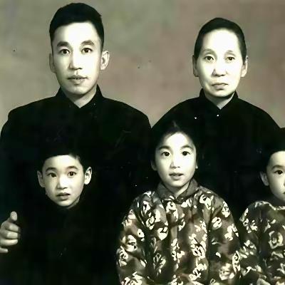 1900年，结婚十年的梁启超迷上了身边的年轻女助手。他写信回家求原配点头，想来个