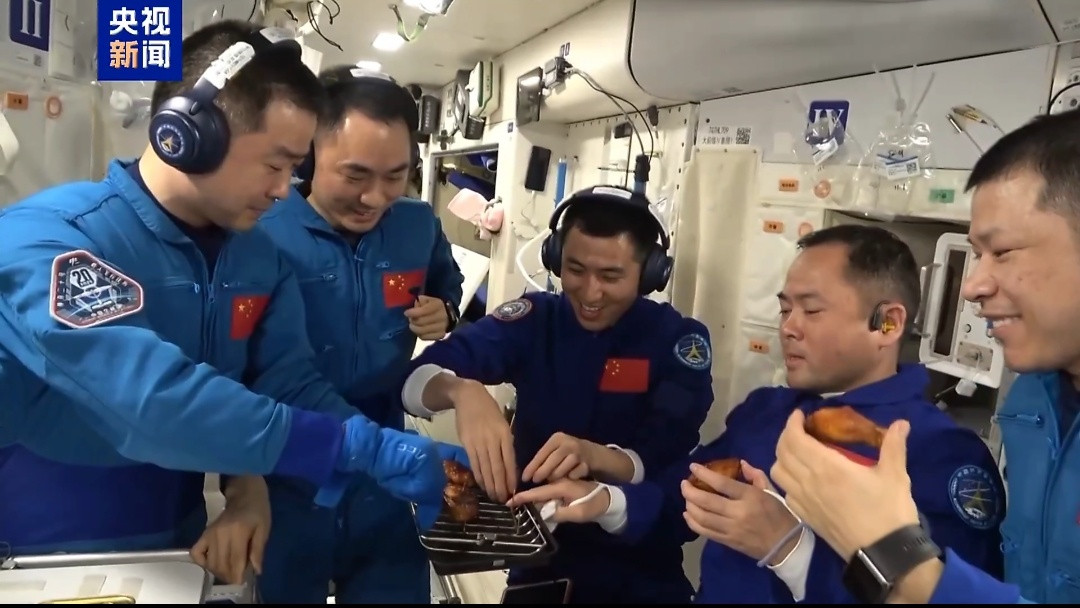 烤鸡翅和牛排都安排上了，图2还远么[doge]​​​