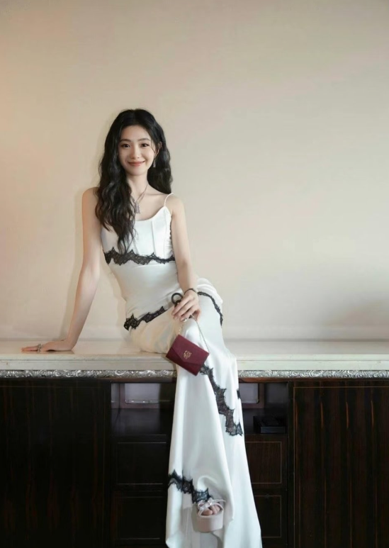 甜甜的刘浩存美美哒～​​​
