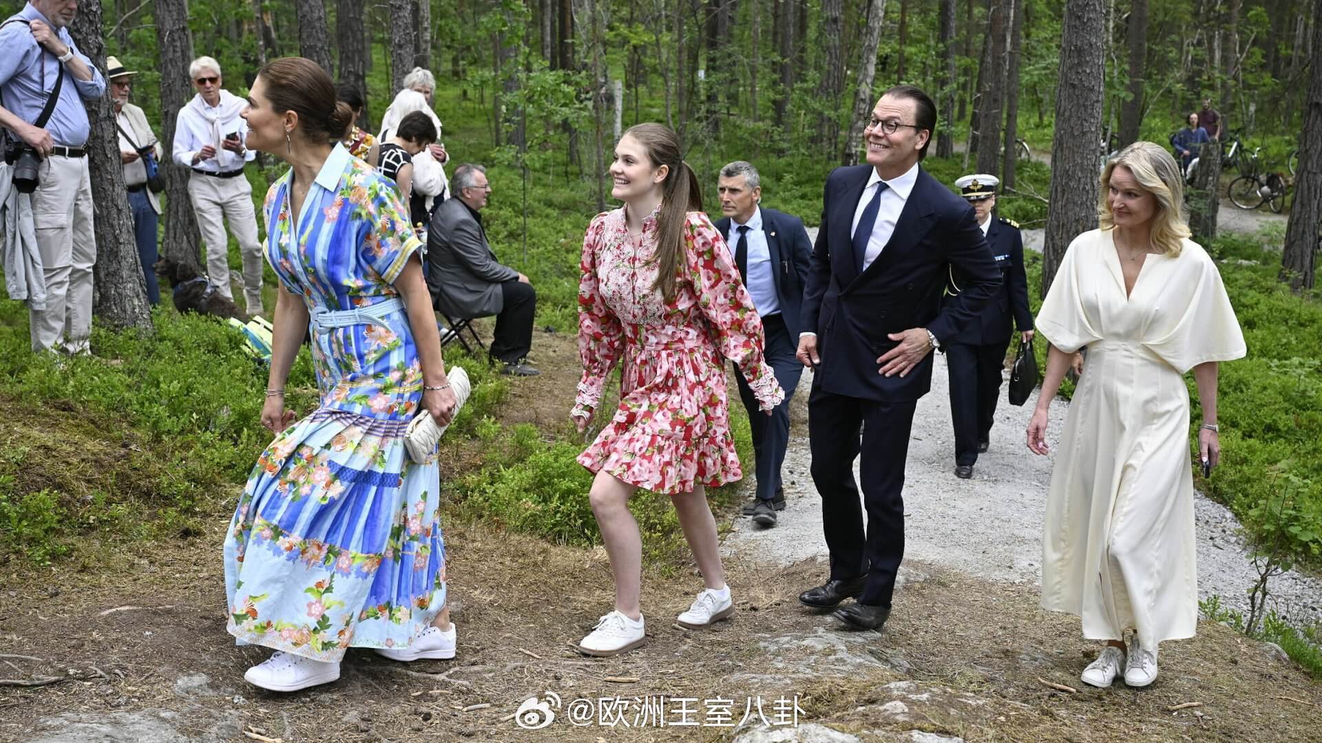 6.2瑞典王储维多利亚公主夫妇和女儿艾斯特出席文化公园雕塑的揭幕活动，艺术嘛问