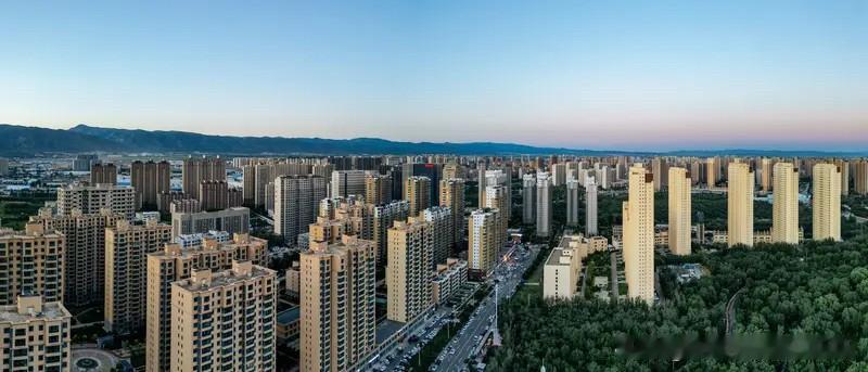 呼和浩特近18个月楼市全景：学区房全线大跌，市场极致分化结合2025上半年—