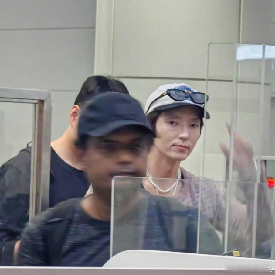 认不出这是李准基怎么忽然间衰老这么厉害？？？？？​​​