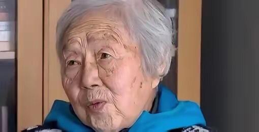 400万难换晚年安宁：孤寡老人的养老院悲剧一位手握400万存款、名下有房的孤