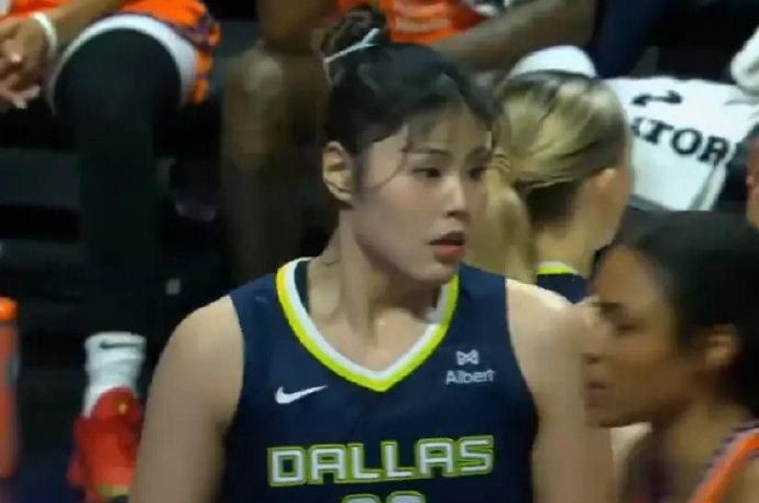 北京时间7月28日，WNBA常规赛达拉斯飞翼主场对阵拉斯维加斯王牌，李月汝连续1
