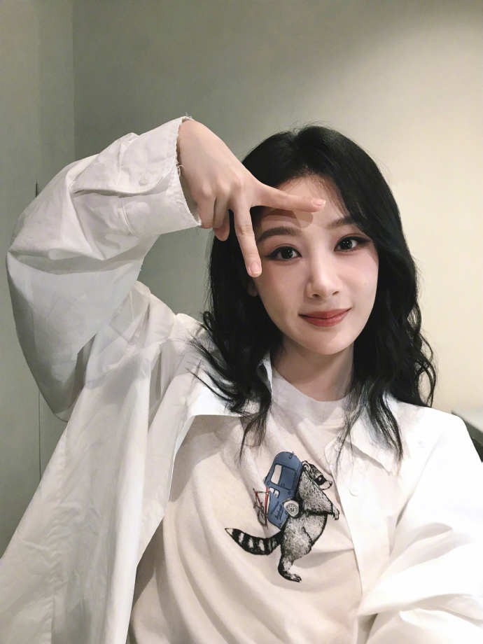 儿童节快乐！愿你的世界充满欢笑与童趣，每一天都像童年般美好。
