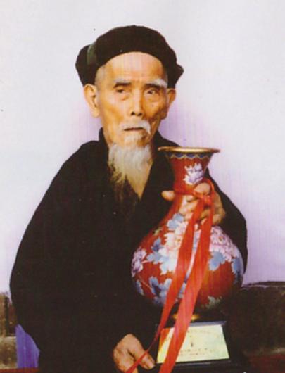 中国长寿之王龚来发，终身未娶活到133岁，生前唯一爱好不太健康！一个每天雷打不动