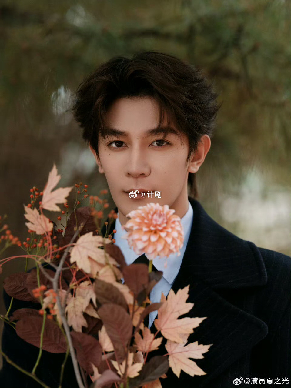 夏之光霸总体育生他那个又酷又野的少年感太戳人了，黄冲锋衣穿他身上就是不一样，登