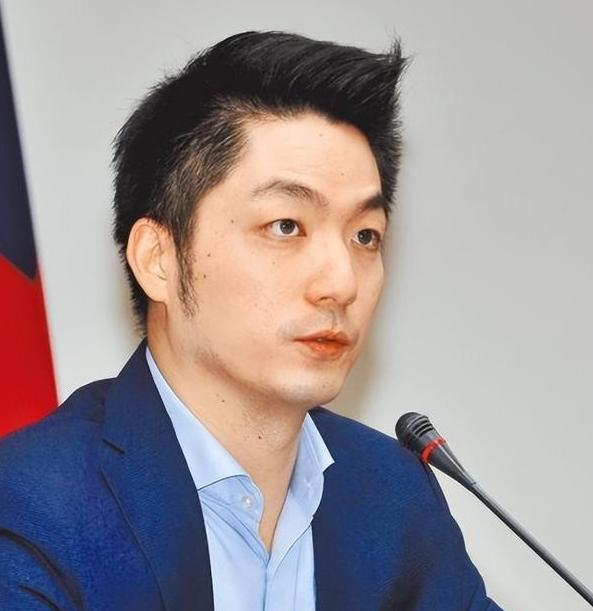 台北市市长蒋万安曾宣称，如果大陆继续在台海进行军机绕台和军演的话，他就要停掉双城