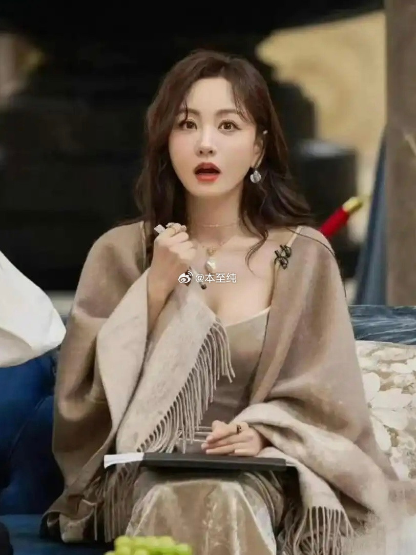 明明演技美貌一样不差，于正多次捧她，为什么就是不火