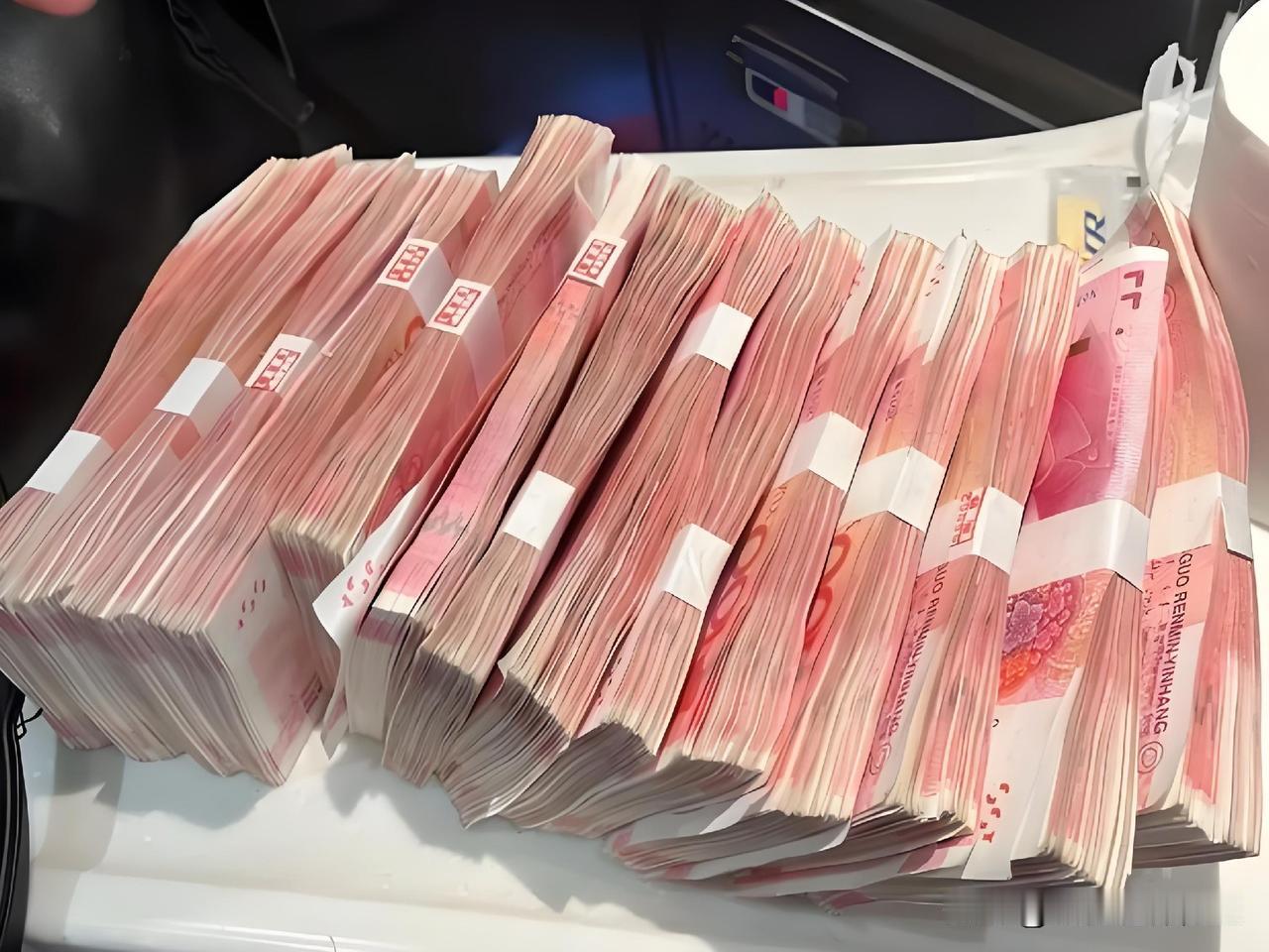 如今还按老法子存钱，可能真会越存越“亏”。我在银行干了快30年，最近算了一笔