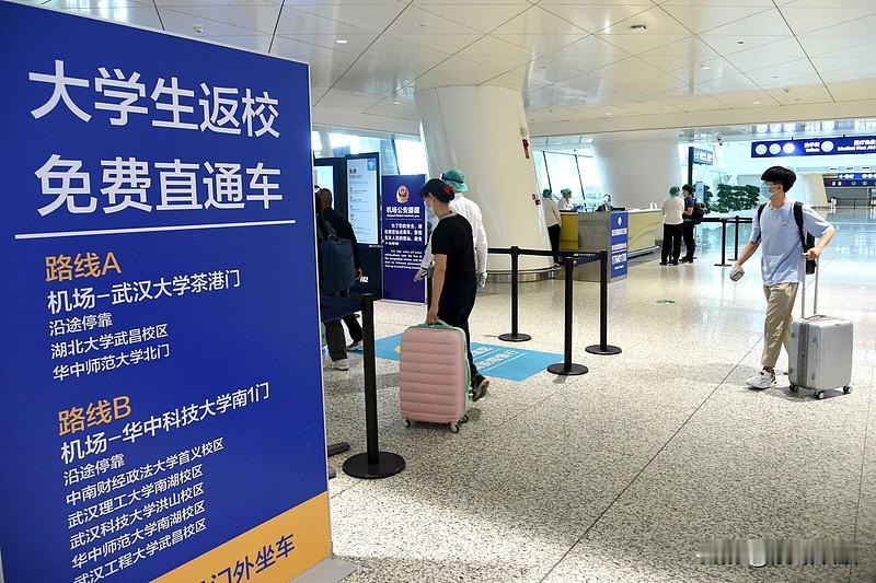 老外组团来武汉“扫货”！725家店即买即退，国货被塞爆行李箱老外来了，不