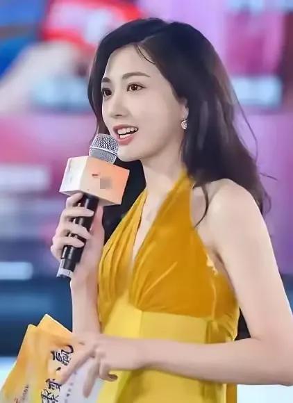 孙乐言和翁青雅的差距一目了然一个是高考602，以湖南播音主持第一名考入中国传媒