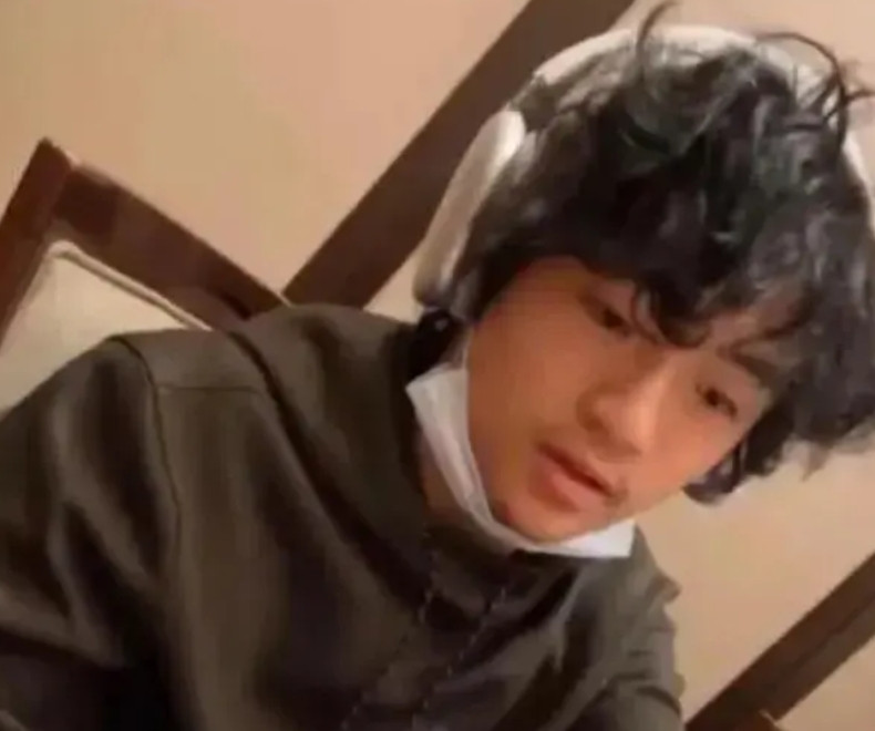 张柏芝晒照为Lucas庆生，儿子彻底的长大了。张柏芝还透露，自己原本和两个儿