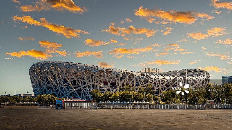 北京黄金地段上砸了35亿，转头却要为8000万养护费犯愁，"鸟巢"真的该拆吗？自
