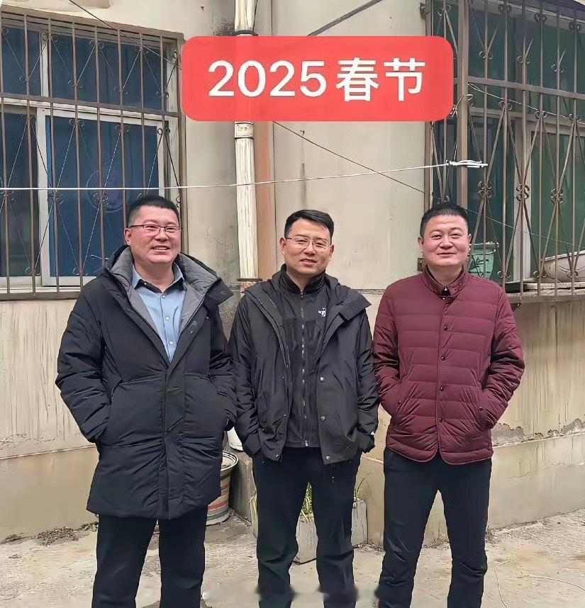 同样的三个人，同一个地方，时隔十四年，岁月果真不饶人
