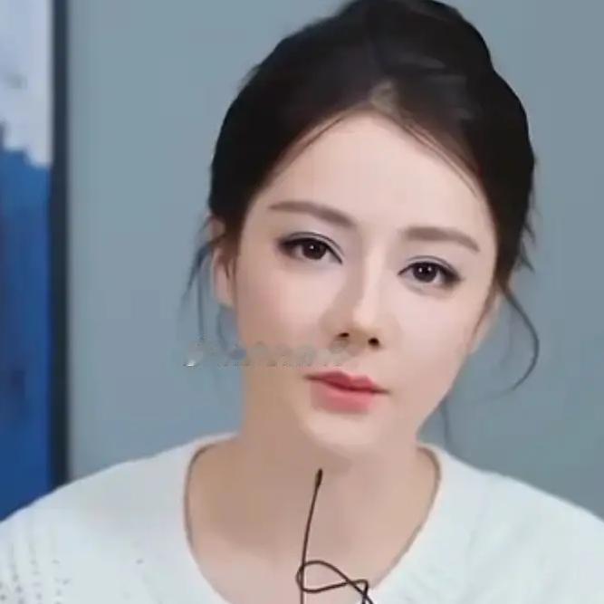 现实里打针看着自然，一上高清镜头就藏不住痕迹，镜头真的太“较真”了。