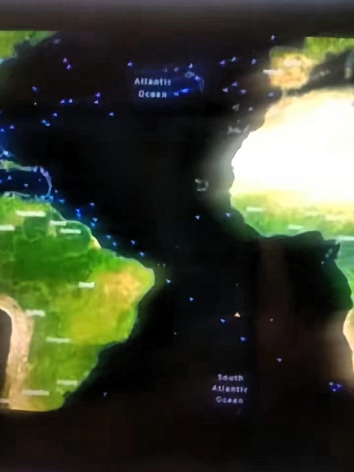 美军果然还是行动了！东部时间上午10点整，大批美军舰机直扑霍尔木兹海峡，林肯