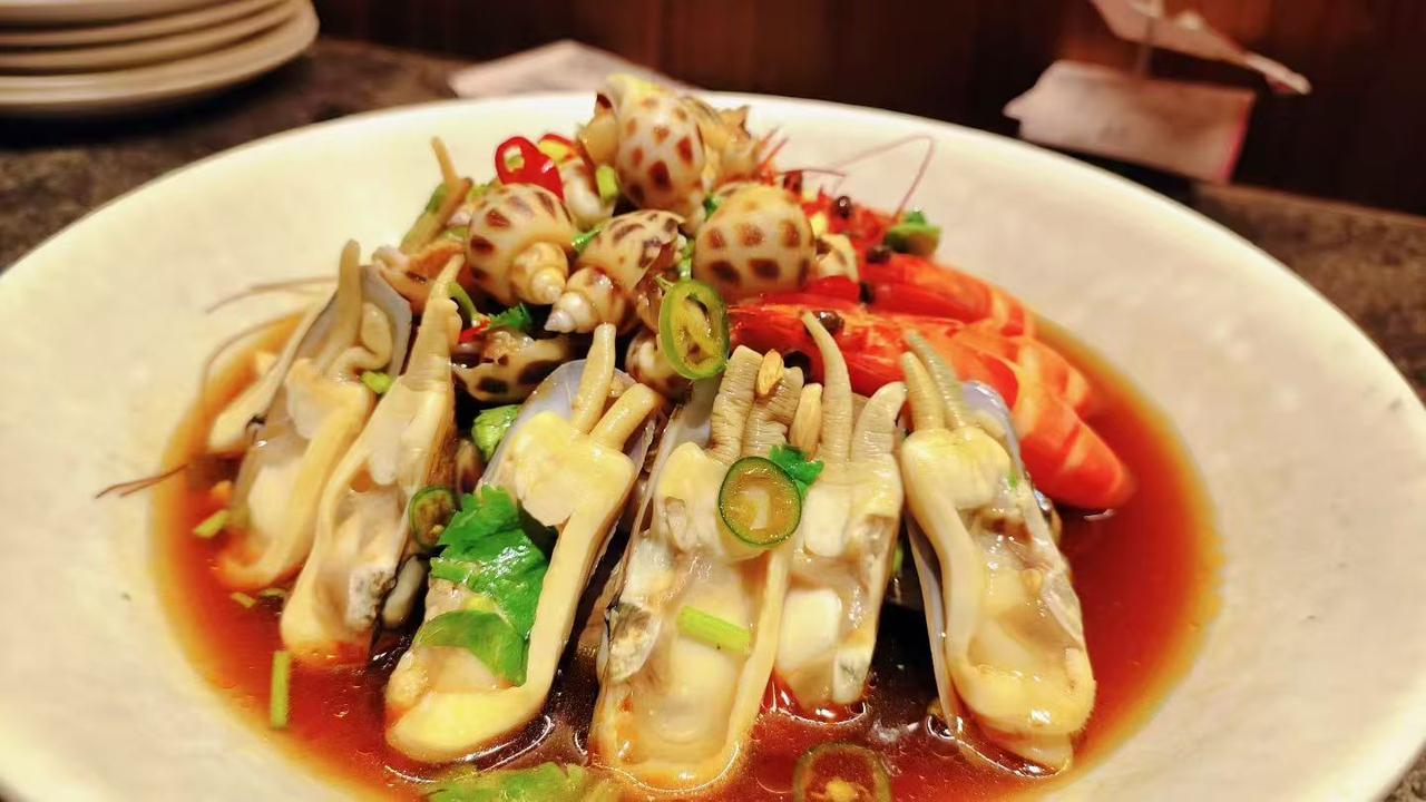 螺虾摊海鲜盛宴，鲜美诱人，快来大快朵颐吧！🍤🍤🍤