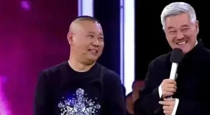 有一次，主持人问赵本山：“你和姜昆私底下有将近30年的交情，为什么现在一直不来往