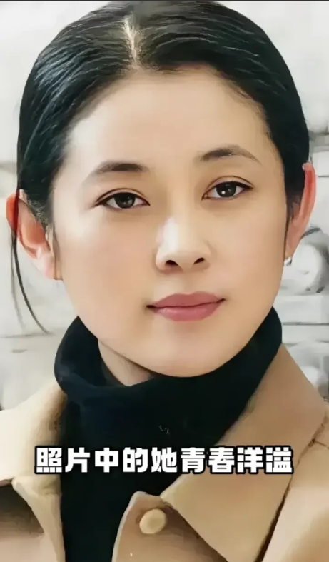 这个是倪萍最美的一张照片，她恨不得制成明信片向全世界散发。这是倪萍颜值巅峰期！褪