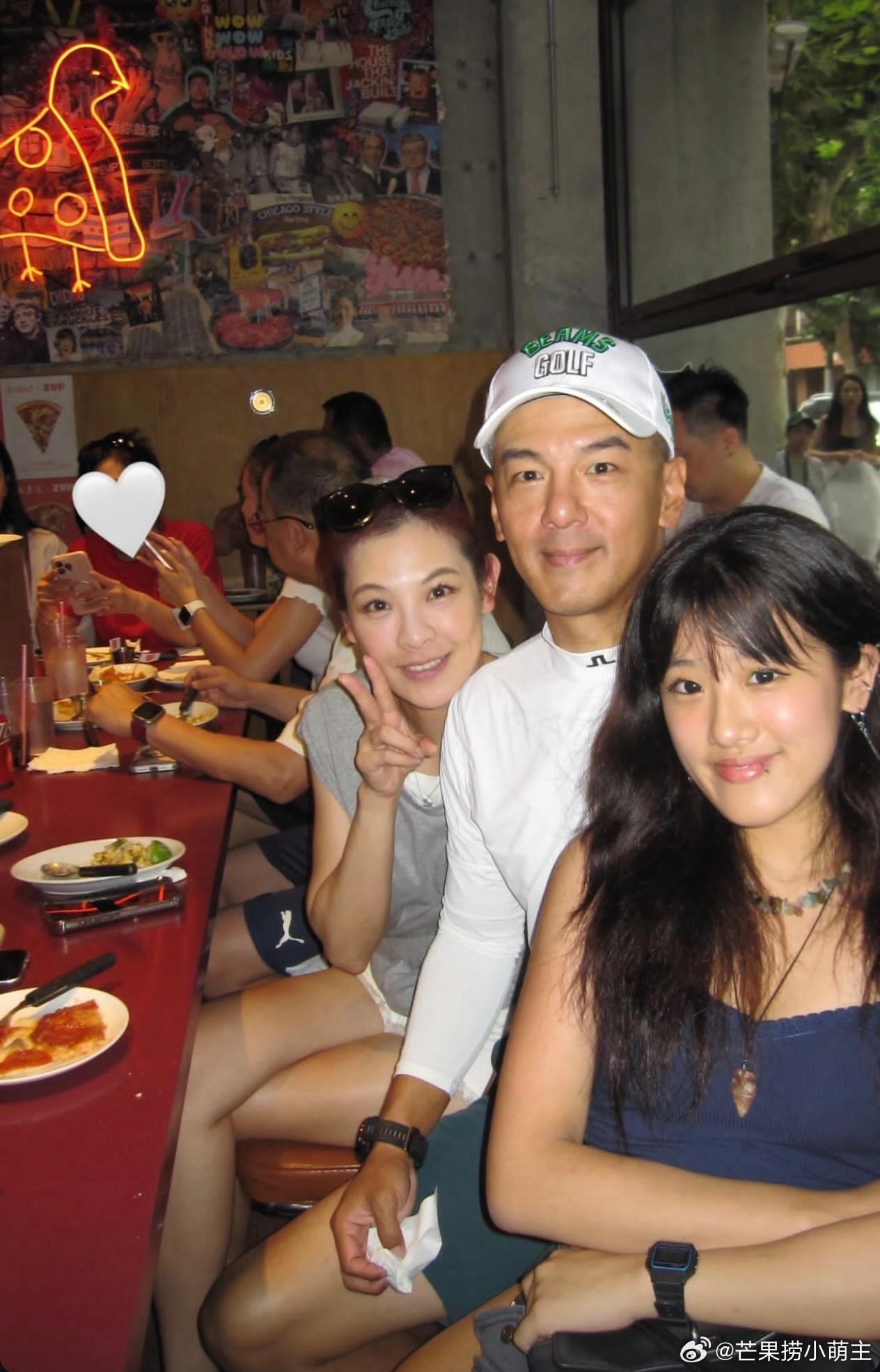贾静雯大女儿晒与亲爸继母合照贾静雯大女儿晒与孙志浩林若亚合照贾静雯大女儿晒与亲