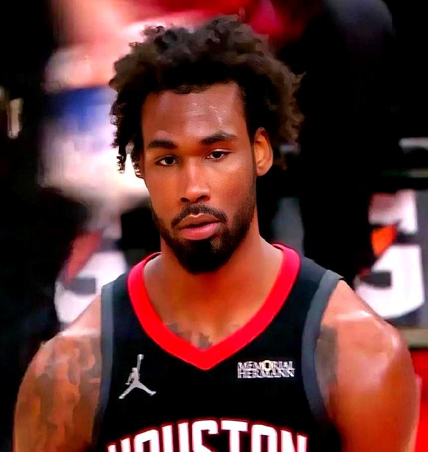 拒绝火箭1亿续约的塔里·伊森，赚大了。2025年新秀续约截止前，火箭给的1