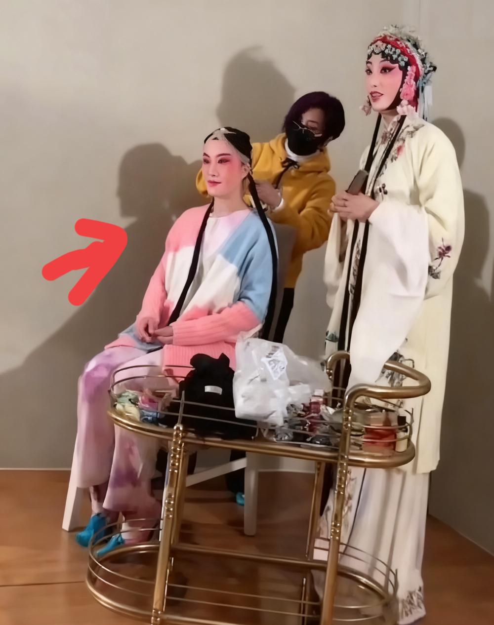 谁能想到，杨老生前最后露面的画面，全是对翁帆的宠溺！103岁的他专门筹备生日会，