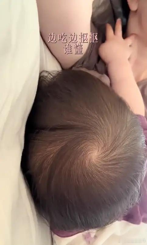 张檬小五儿子都1周岁了还在吃母乳，也没学会走路被说养得精细，发育迟缓，不像一岁大