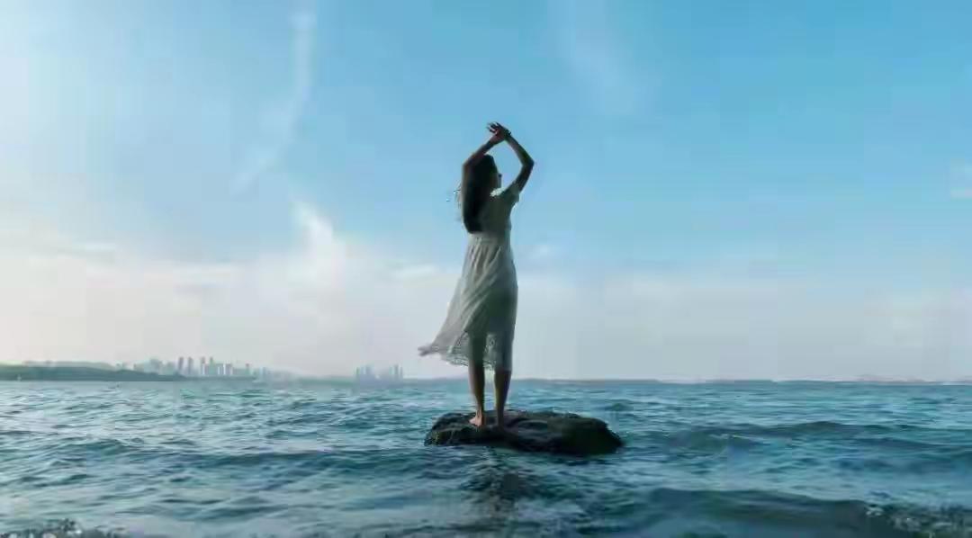 疲惫的生活里，需要有一个精神寄托疲惫的生活里，需要有一个精神寄托。这不仅仅是