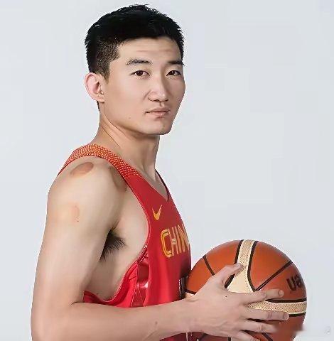 男篮组30天集训营备战日本！对韩国两场毫无胜算的惨败之后，中国男篮FIBA官方实