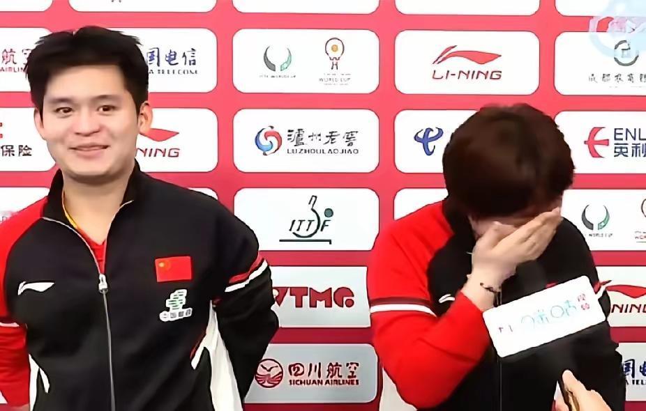 笑死了！​这下全网都知道了，​林诗栋和蒯曼不能对视，因为他们看见对方就笑到停