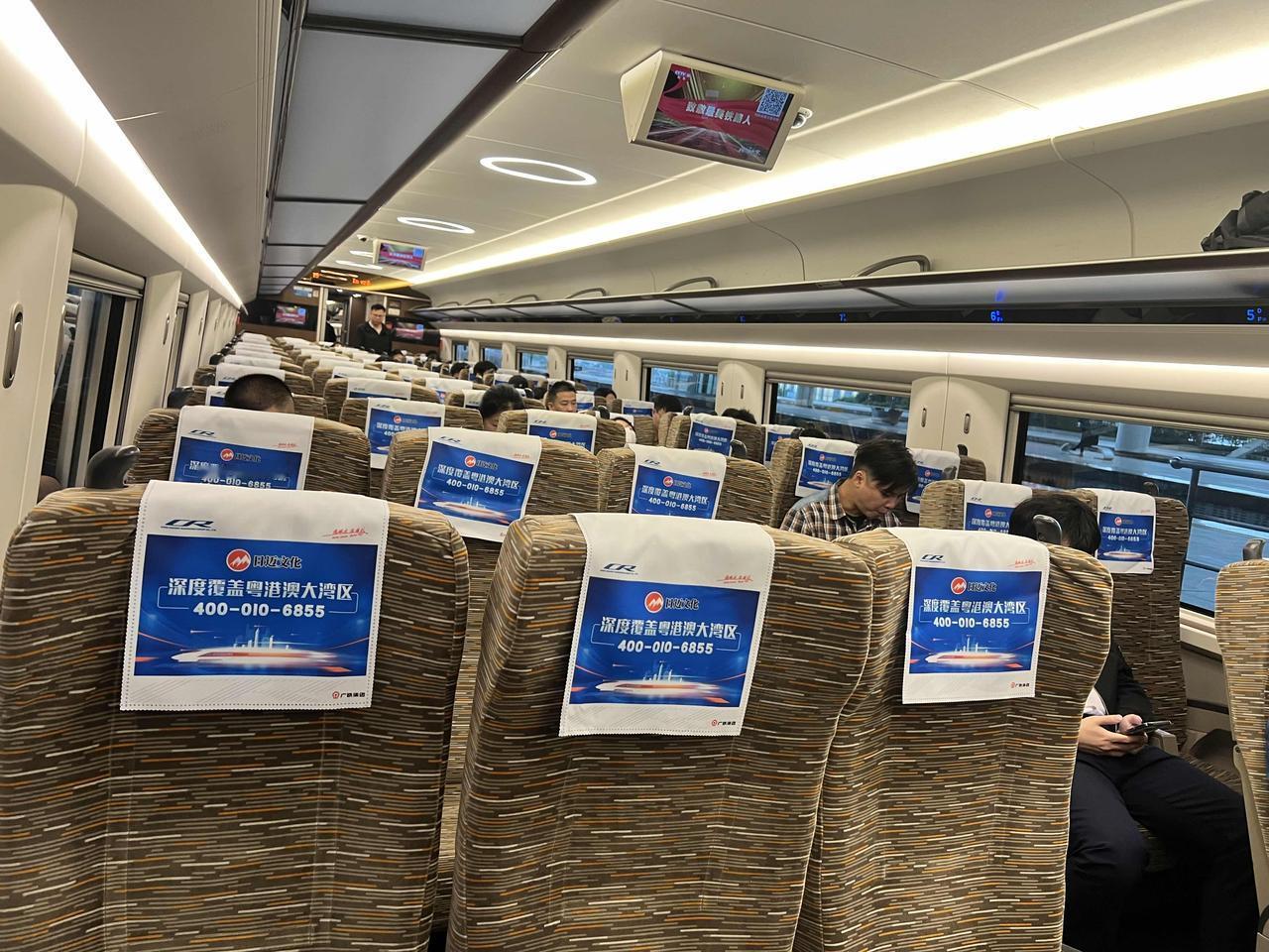 广州南开往深圳北最快29分钟一站直达不过要早一班早班车往往空荡荡的。就