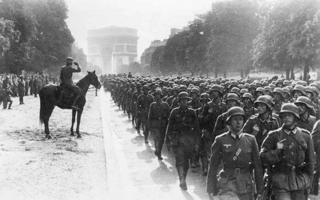 1940年5月，纳粹德国的装甲部队像一把热刀切黄油一样，把英法联军切成两半。几十