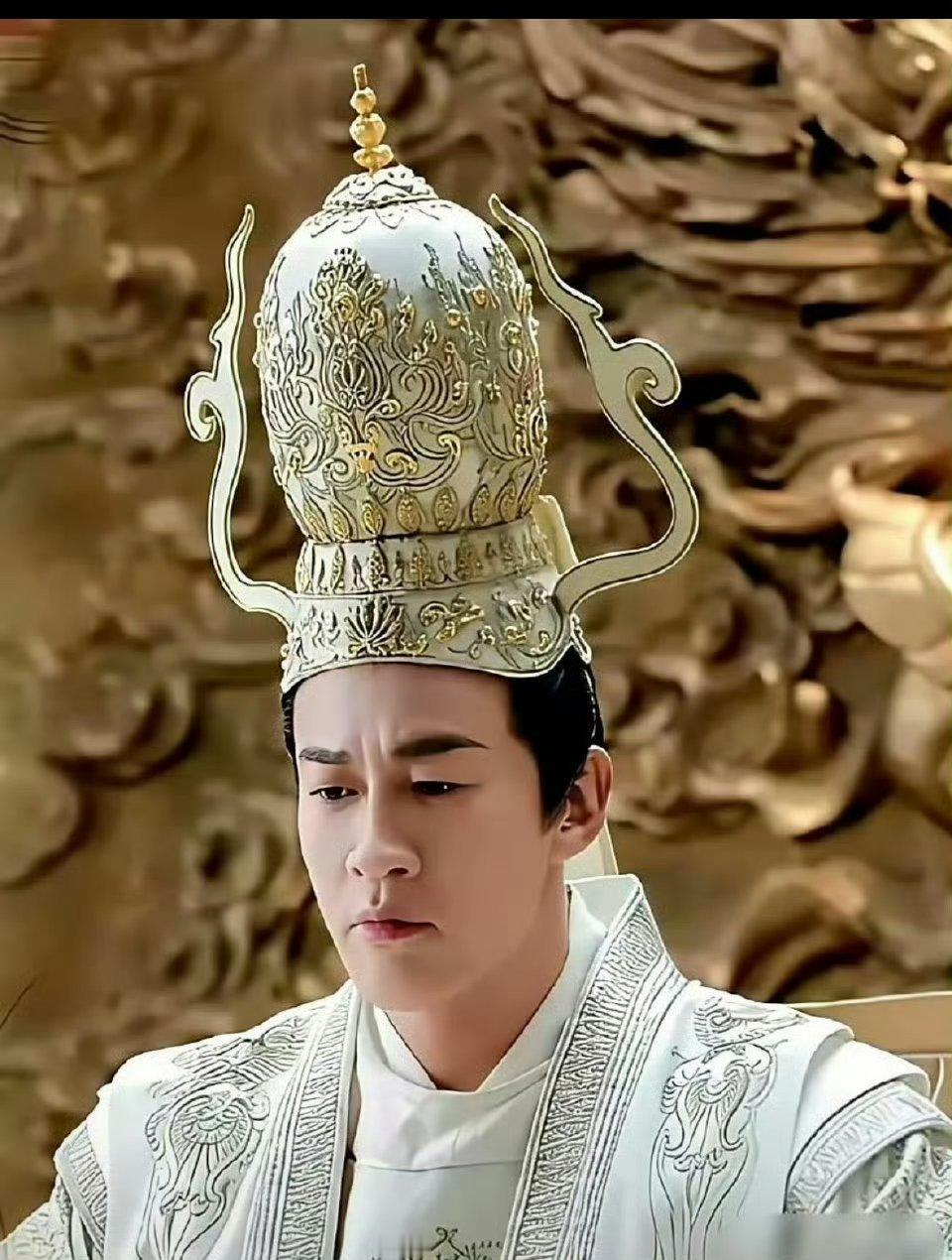 当年看到这个茶壶头冠笑崩了，现在才知道原来是真实的......