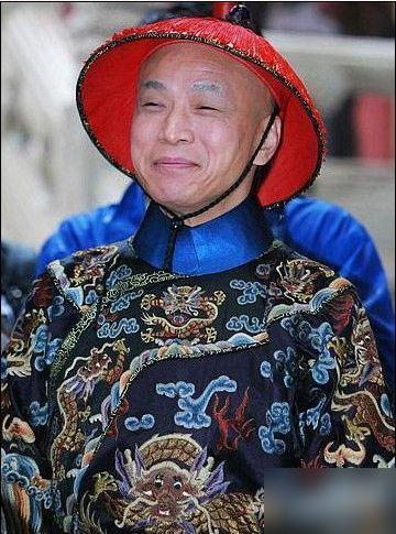 2011年，《甄嬛传》的化妆间里，58岁的李天柱刚剃了青皮光头，看见陈建斌进门，