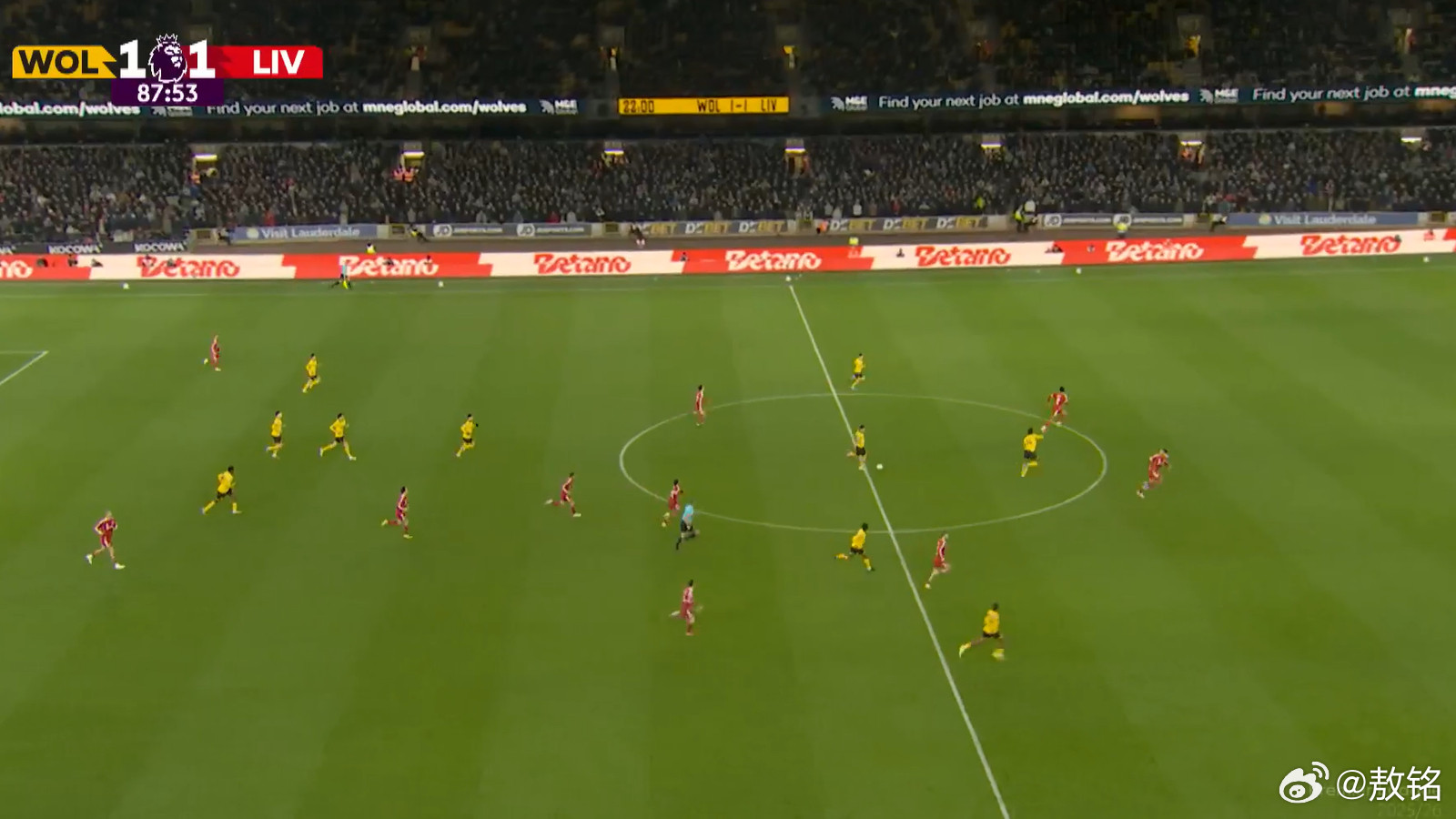 狼队2比1利物浦从这张截图就可以看出，利物浦在比赛尾声的时候，阵型是多么松散，