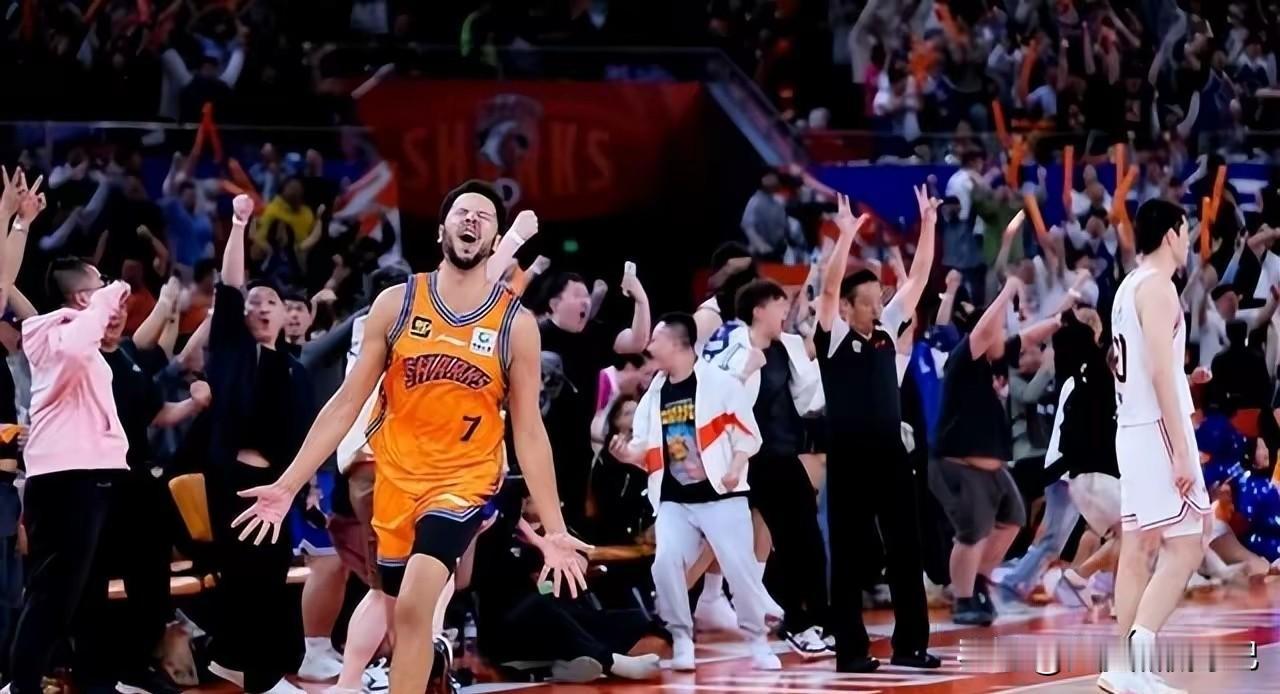 看来辽宁是真的没钱了，外援都选别人不要的。今天传来最新消息。辽宁男篮正式确定第