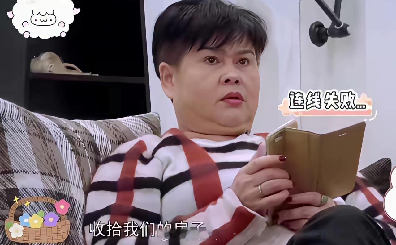左边是邹市明的母亲，右边是邹市明的丈母娘，两个妈妈长相完全两类人～～～