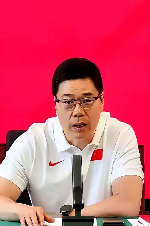 有人排出一套中国男篮最佳阵容，直接喊话：“妥妥进世界杯吧！”名单是这样的。后卫线上带了徐杰和赵睿。分