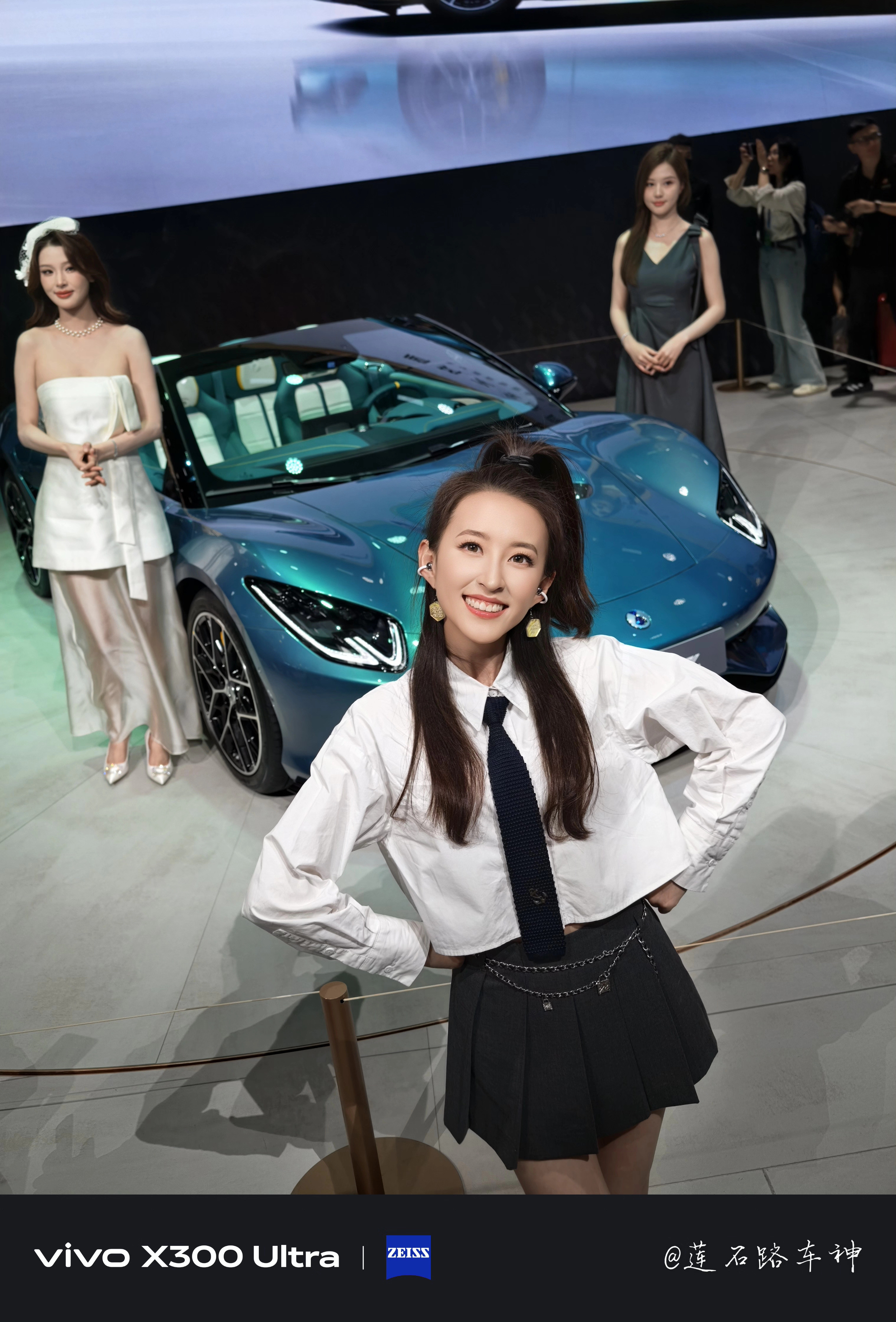 和比亚迪家的两个超跑合个影一个是方程豹家的，一个是腾势家的，好看不？2026北京