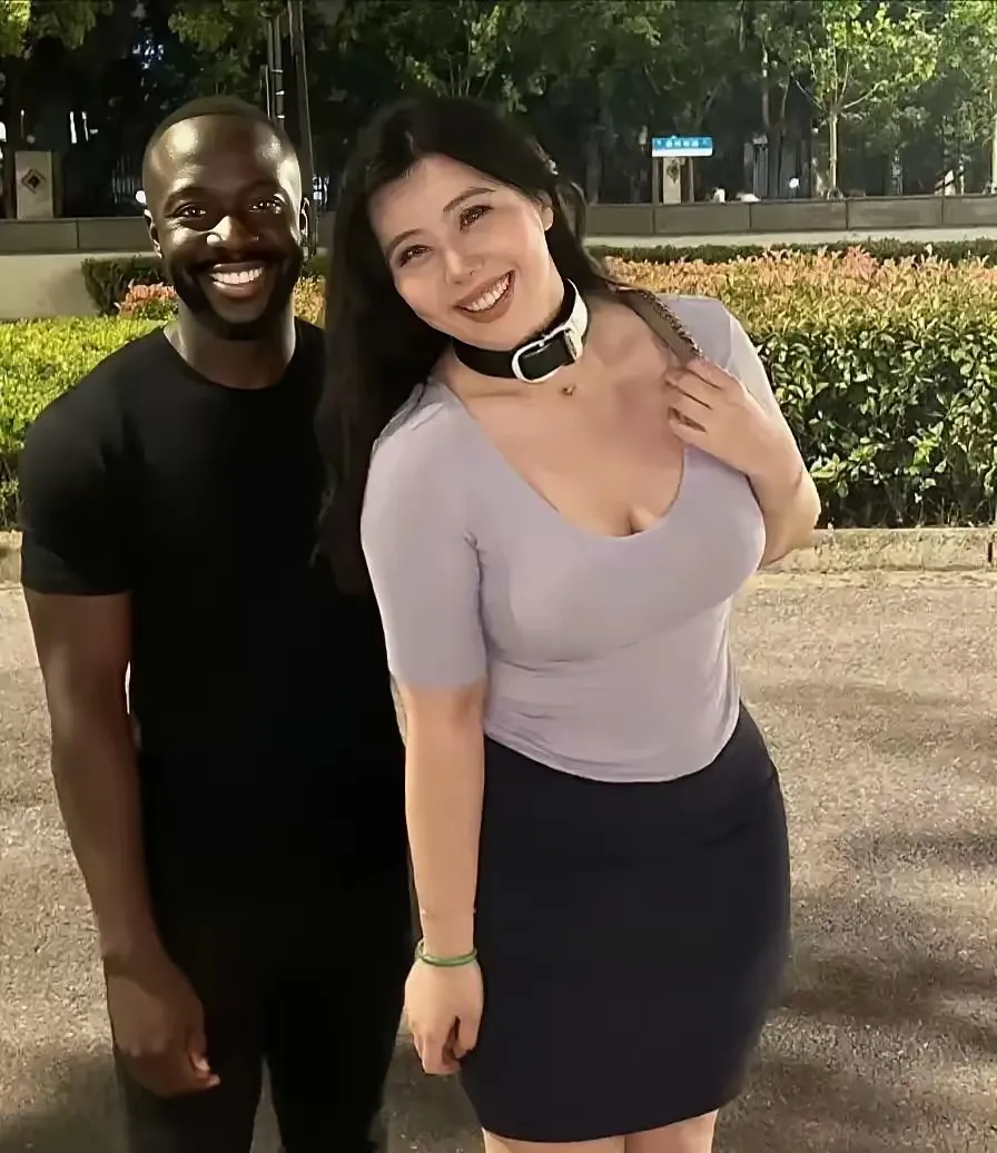 这么漂亮的女孩子，为什么选择一个黑人呢？