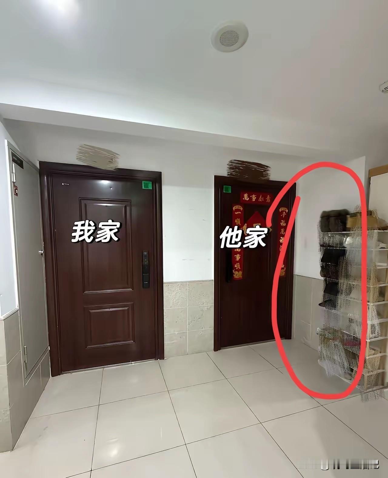 邻居在门口放个大鞋柜，这事你怎么看？