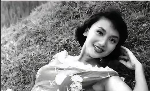 1923年，年近五旬的张作霖刚到天津，偶遇一个身材婀娜的年轻女孩，随从说：“一脸