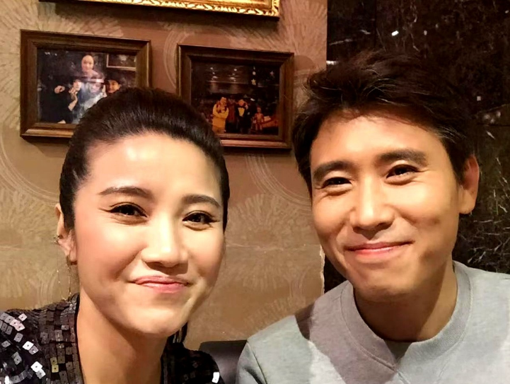李乃文说：30岁没结婚就在一起颜丙燕道：太像的人不适合恋爱李乃文与颜丙燕“友