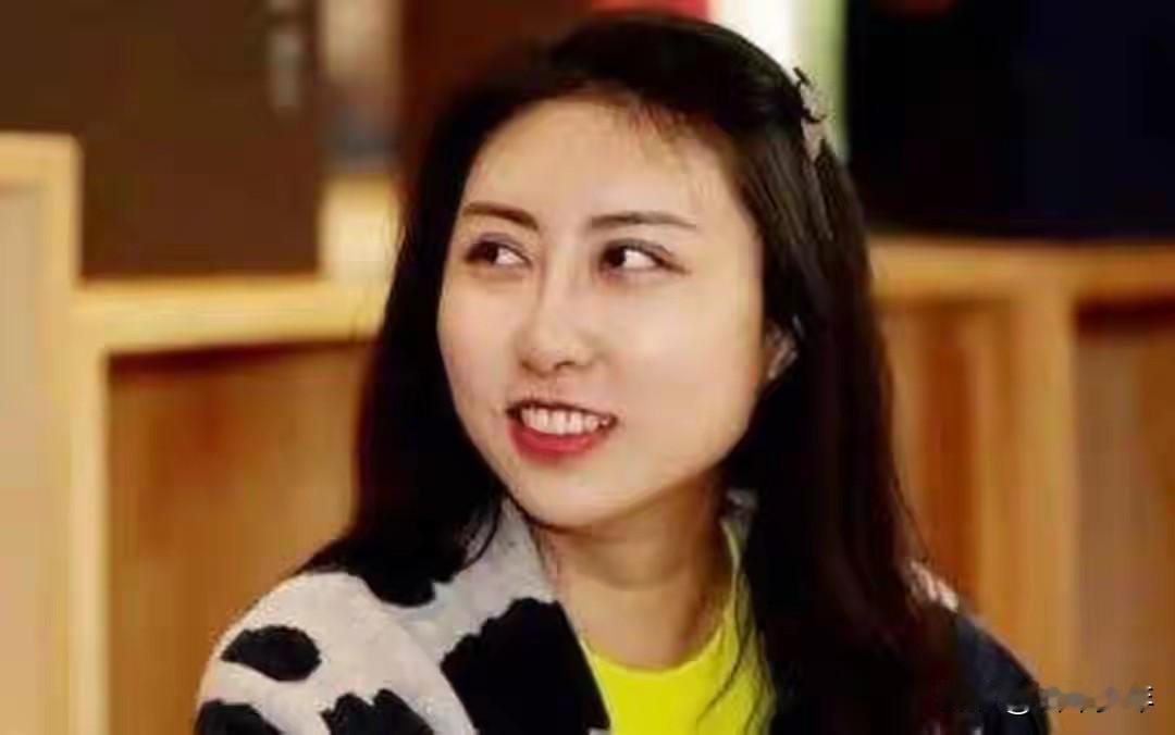 贾浅浅是名副其实的“童诗之王”——贾浅浅，虽然是名震天下的大作家女儿，但是她