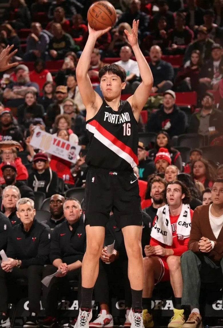 杨瀚森超越周琦不值得炫耀，为什么？周琦在NBA确实没有得到较好的机会，他是次轮4